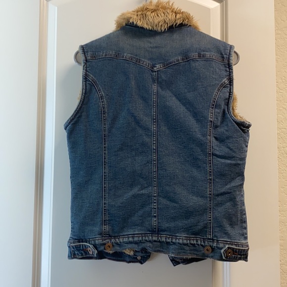 Fur vest - Picture 3 of 3